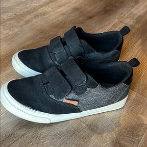 Boys 11 velcro shoes